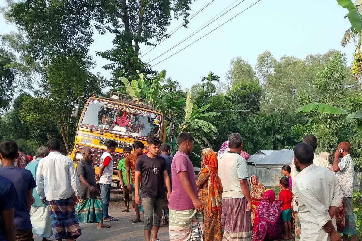 সকালে হাঁটতে বেরিয়ে ট্রাকচাপায় দুই নারীর মৃত্যু